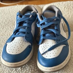 Nike Air Jordan 1 low size US 5Y sneakers blue and white
